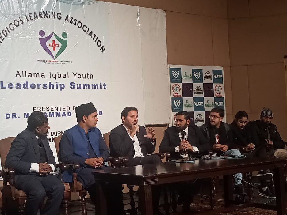 Mohsin Ali Shaukat speaking on a panel at the Allama Iqbal Youth Leadership Summit